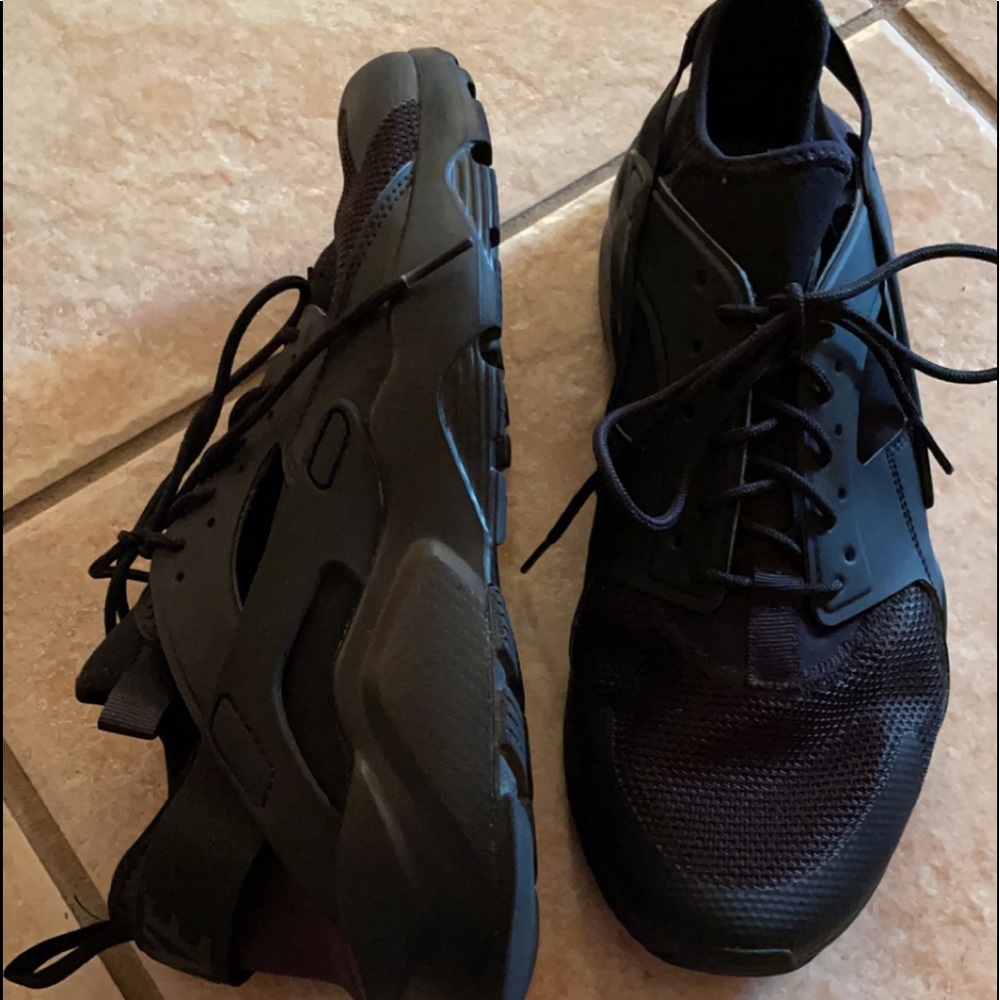 Nike men’s tennis shoes